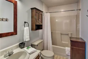 Lincoln Condo w/ Balcony - 6 Mi to Loon Mtn! - Interior