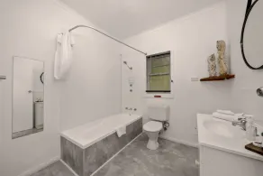 Giants Table and Cottages - Bathroom