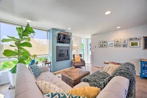 Canal & Mtn Views: Pet-friendly Seattle Retreat - Interiør
