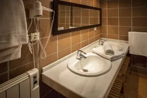 Apartamentos Turísticos BOABDIL - Bathroom