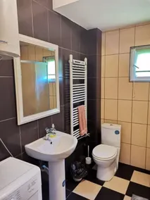 Airport Apartments - Bathroom