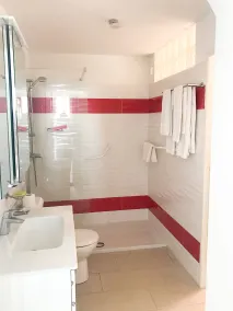Hotel et Appartements Reine D'Azur - Salle de bain