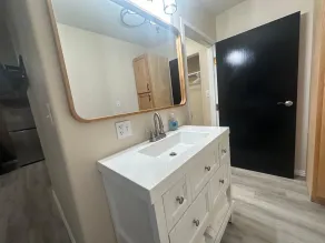 Oakland Courtyard - Bathroom