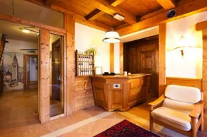 Hotel Bellaria - Cortina d'Ampezzo - parking - Reception