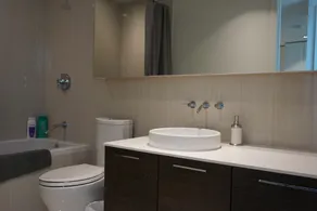 Luxury Mark on 10th - Bathroom