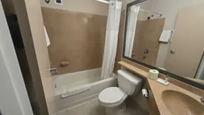 Copley Inn & Suites By OYO Akron OH - Salle de bain
