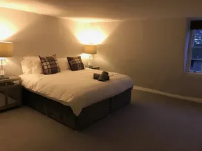 St James Square - Room