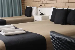 Golden Harvest Motor Inn Moree - Room