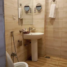 Holiday Grand Resort - Bathroom
