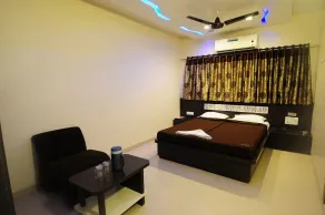 hotel skylawn surat - Room