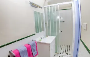 Ocean Paradise Holiday Units - Badezimmer