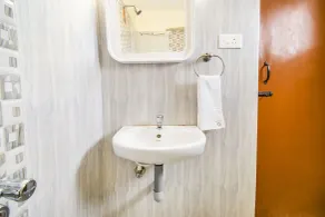 FabHotel Thejas Paaradise - Nr Coimbatore Institute of Technology - Bathroom