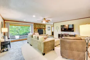 Deck & Game Room: Mountaintop Hideaway in Tiger! - Innenbereich