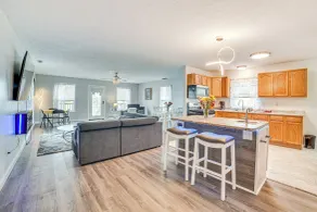Cozy Illinois Retreat w/ Home Gym & River Views! - Interiør