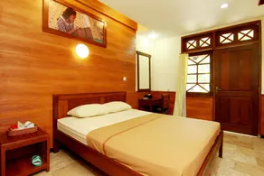 The Soemarsono Hotel near Ambarrukmo Plaza Mall RedPartner - Zimmer