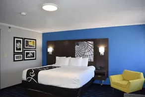 La Quinta Inn & Suites by Wyndham St Louis Hazelwood North - Chambre
