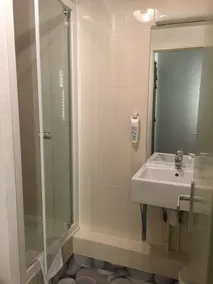 Comfort Hotel Bobigny Paris Est - Salle de bain