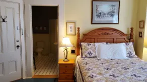 The Lark & Loon Inn - Zimmer