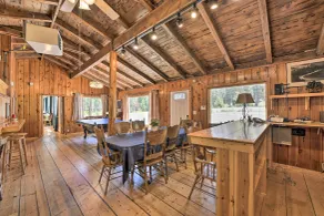 Secluded Camp Connell Home w/ Deck + Fireplace! - Innvendig
