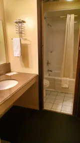 Americas Inn - Badezimmer
