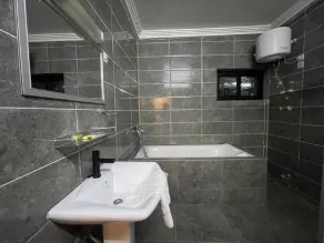 Guest House Quatre Saisons - Bathroom