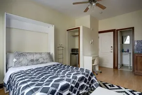 Destination Stays Montreal Downtown - Room