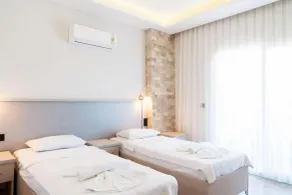 Tone Otel - Camera