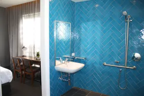 Mrs Banks Hotel - Bathroom