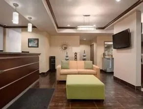 Super 8 by Wyndham Dilley TX - Hall