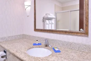 Holiday Inn Express & Suites Pittsburg by IHG - Badeværelse
