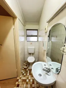 Taree Motor Inn - Bathroom