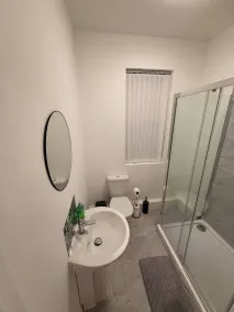 Stylish Dream Home with 4 En-Suite Bedrooms - Badezimmer