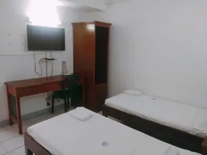 REGENCY PLAZA TOURIST INN - Room