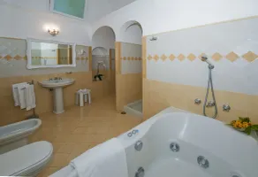 Villa Rosa - Bathroom