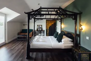 The Imperial Dragon Hotel - Room