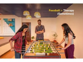 goSTOPS Mukteshwar - Private Rooms and Dorms - Lobby sitting area