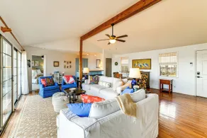 Summer Getaway on Kentucky Lake w/ Private Dock - Innvendig