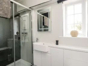 Stables Cottage - Bathroom