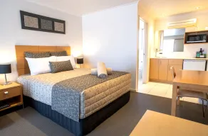Tea House Motor Inn - Room