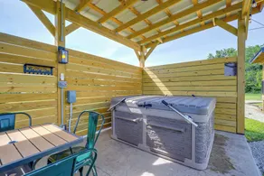 Luxury Glamping Dome w/ Private Hot Tub in Butler - Innvendig