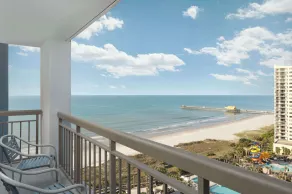 Embassy Suites by Hilton Myrtle Beach Oceanfront Resort - Vue de la chambre