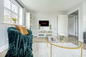 Super Luxe Central Maidenhead Apartment - Room