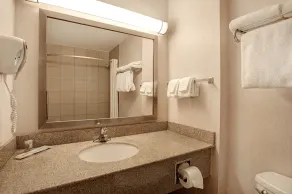 Days Inn & Suites by Wyndham Collingwood - Salle de bain