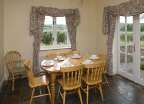 Croan Cottages Self Catering - In-room dining