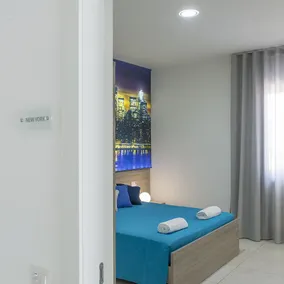 Hotel America - Room