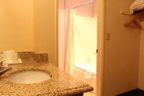 Ocean Gateway Inn - Bathroom