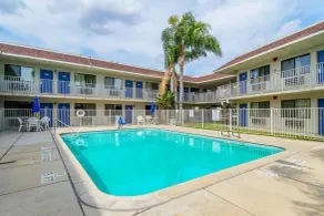 Bakersfield Inn - Airport - Pool