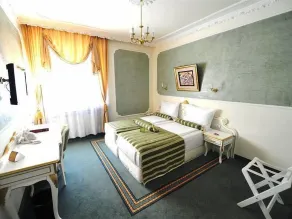 Queen's Astoria Design Hotel - Room