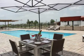 Pride Elite, Phaltan - Piscina