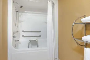 Days Inn by Wyndham Central City - Salle de bain